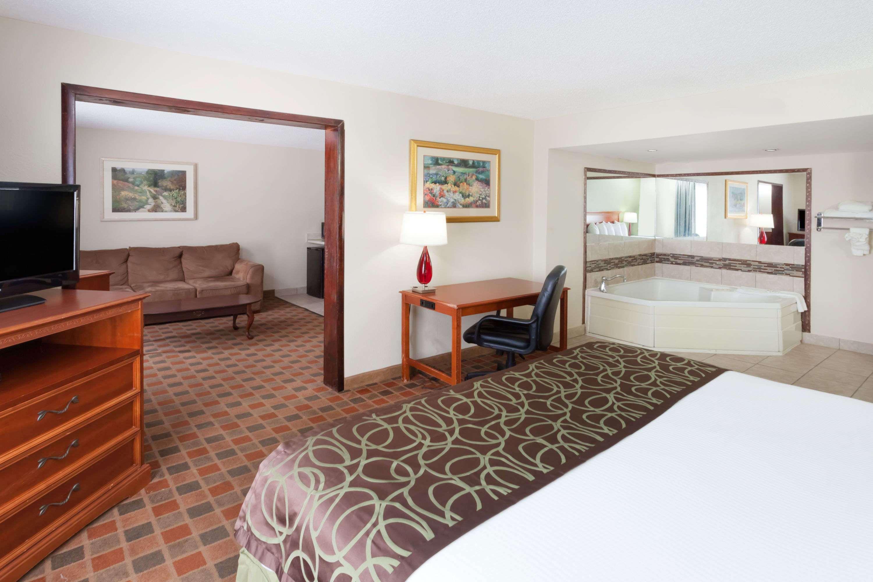 Baymont By Wyndham Hotel Peoria